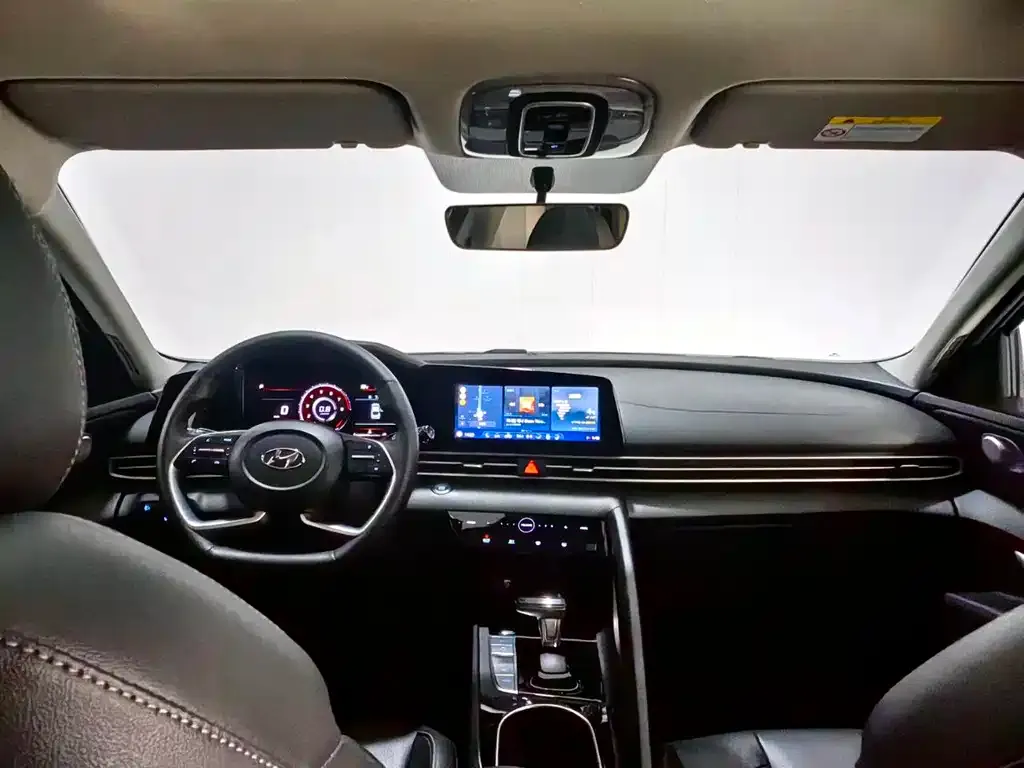 Hyundai Elantra — фото 8
