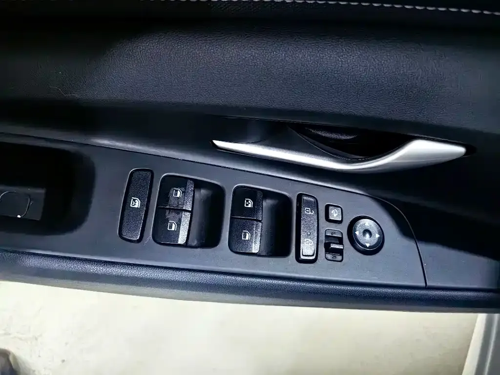 Hyundai Elantra — фото 9