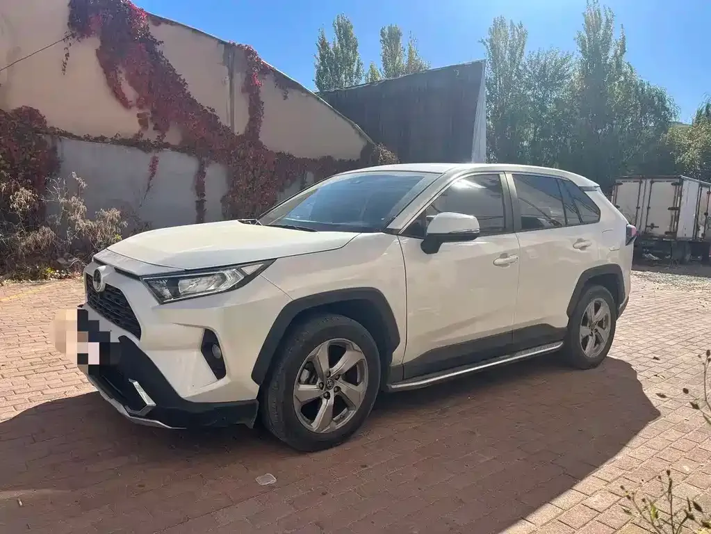 Toyota RAV4 — фото 2