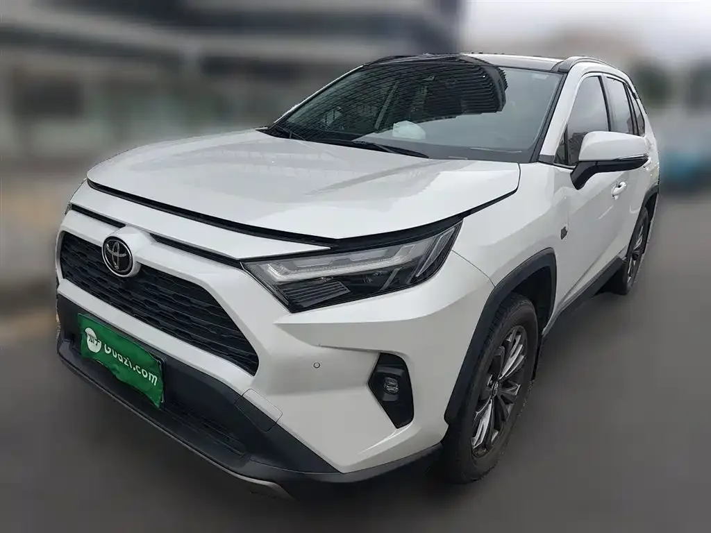 Toyota RAV4 — фото 1