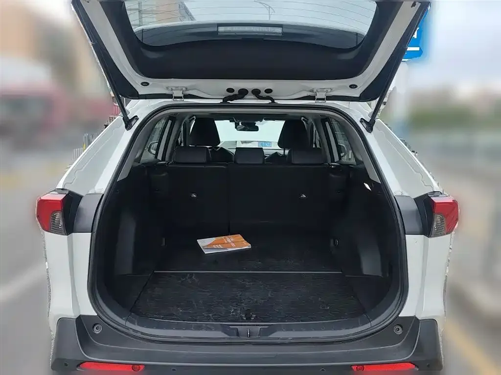 Toyota RAV4 — фото 10