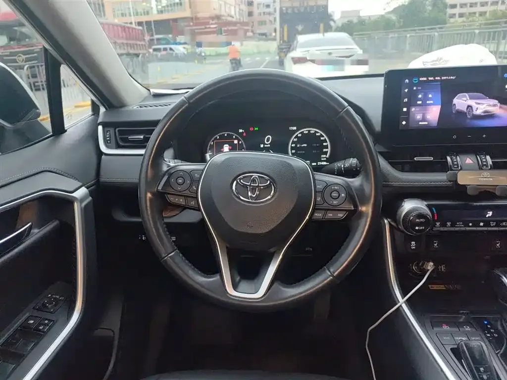 Toyota RAV4 — фото 3