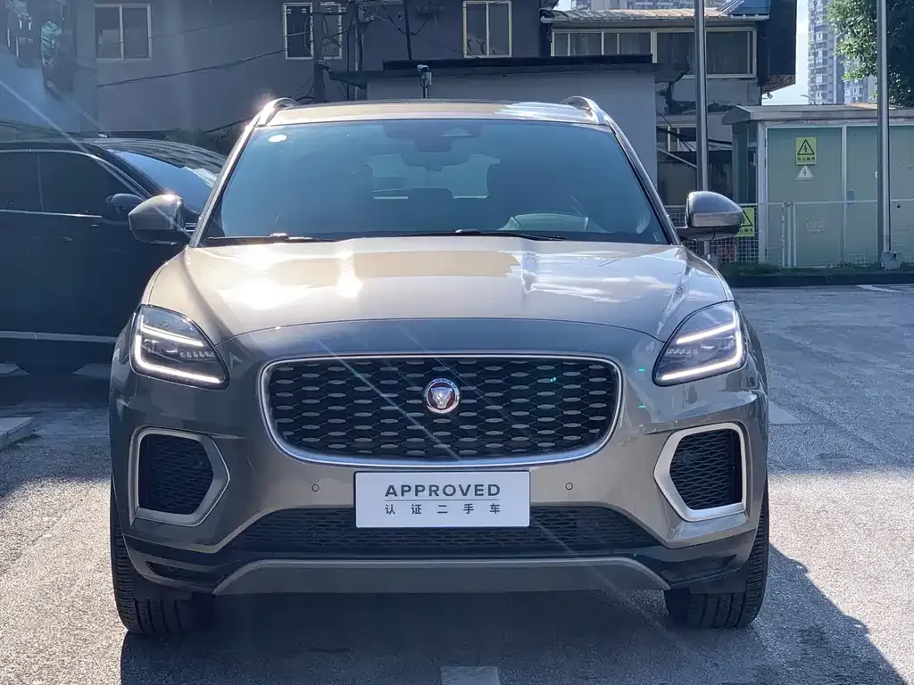 Jaguar E-PACE — фото 2
