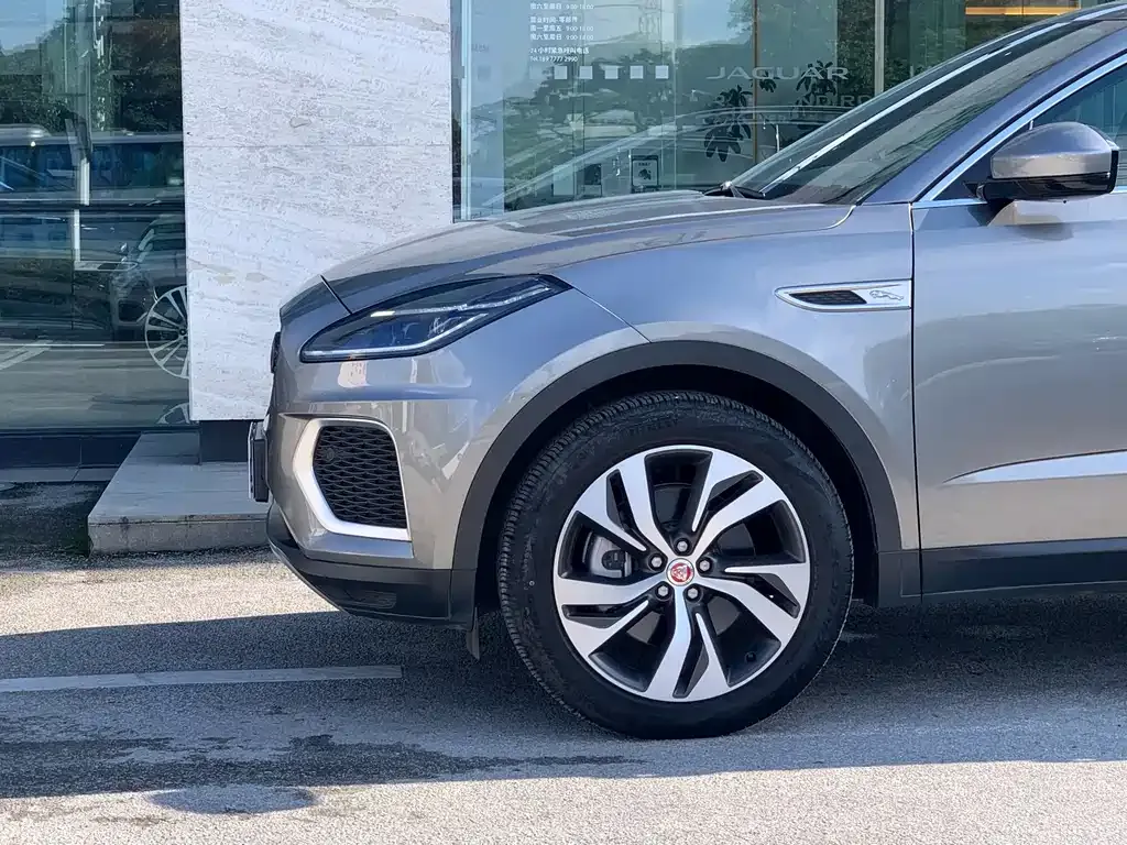 Jaguar E-PACE — фото 4