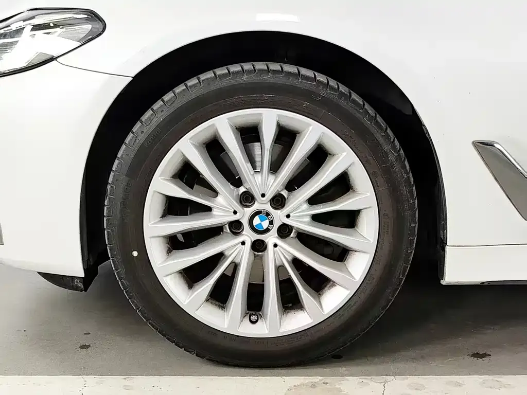 BMW 5 Series — фото 4
