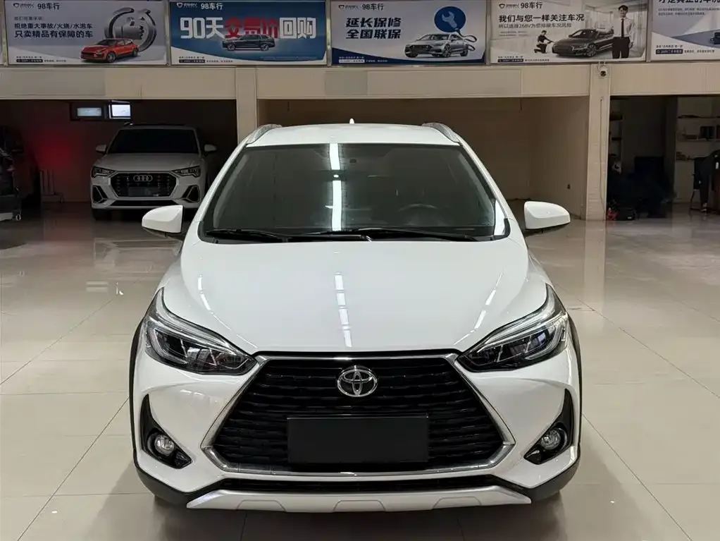 Toyota Yaris L — фото 2