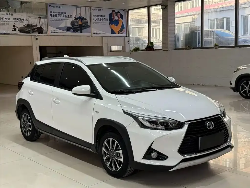 Toyota Yaris L — фото 3