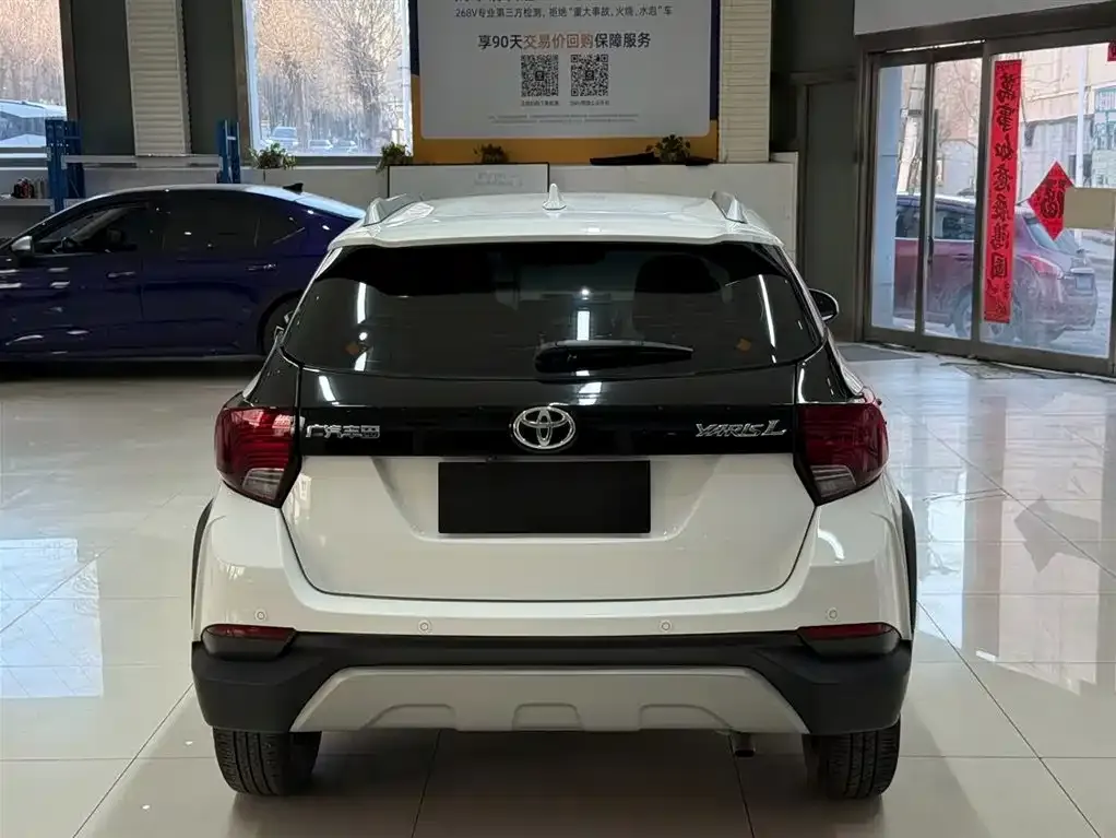 Toyota Yaris L — фото 5