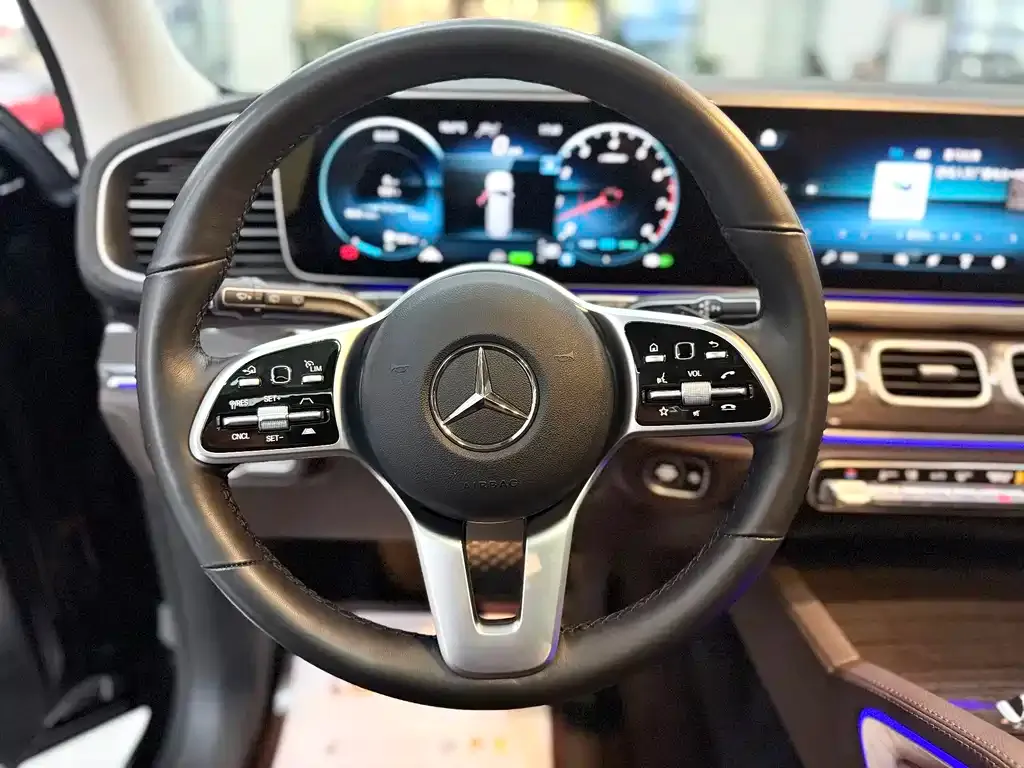 Mercedes-Benz GLS — фото 10