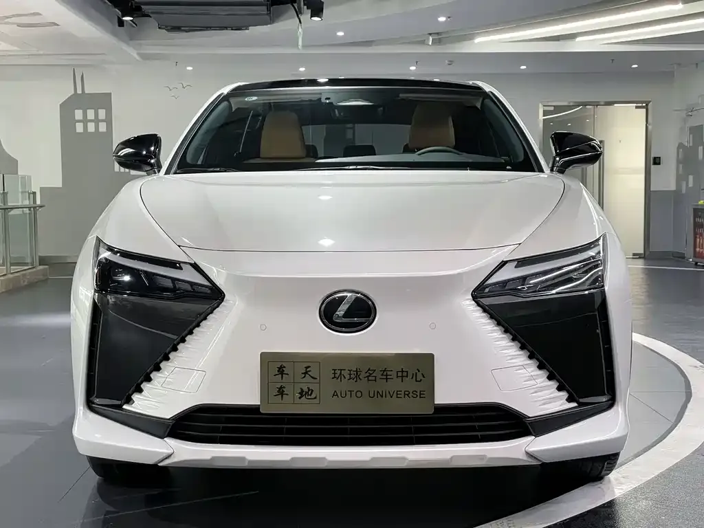 Lexus RZ — фото 2