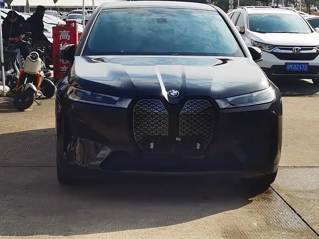 BMW iX — фото 2