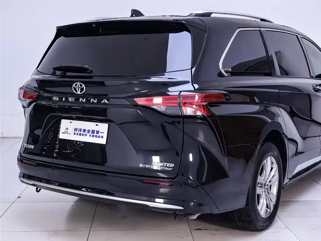 Toyota Sienna — фото 8