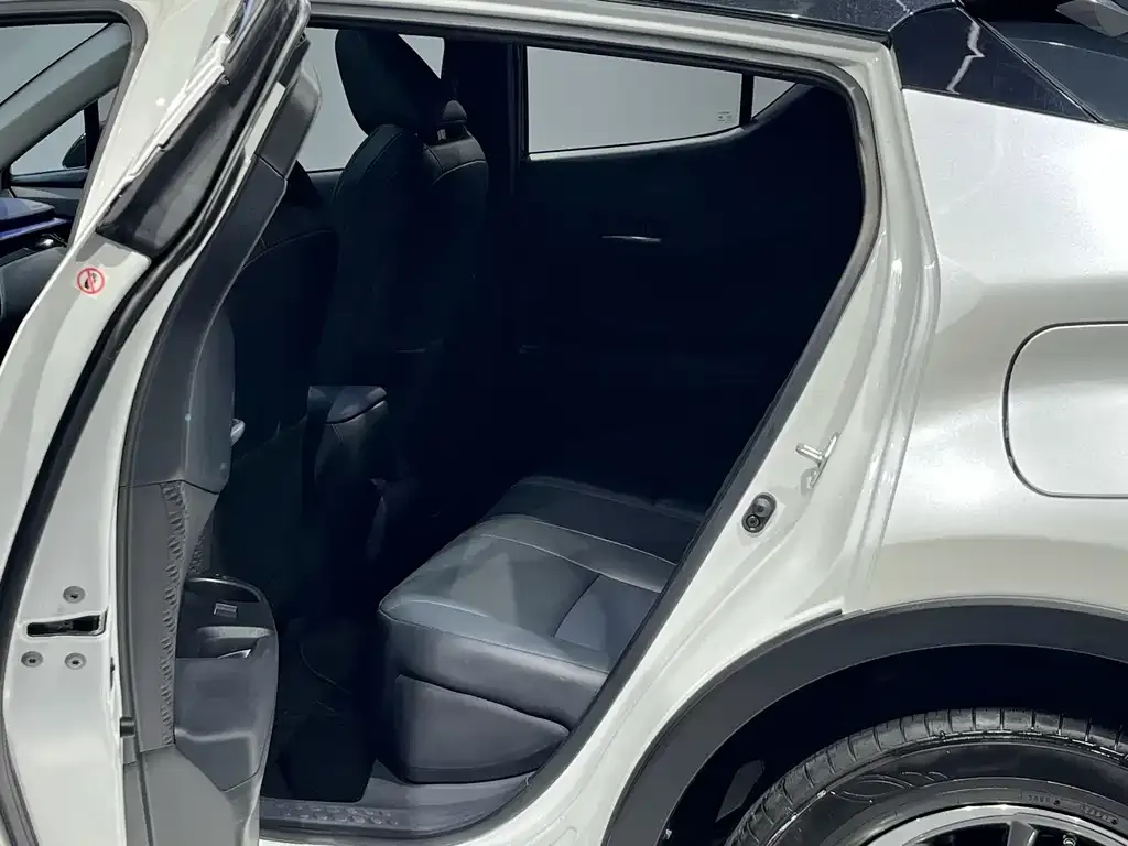 Toyota C-HR — фото 10