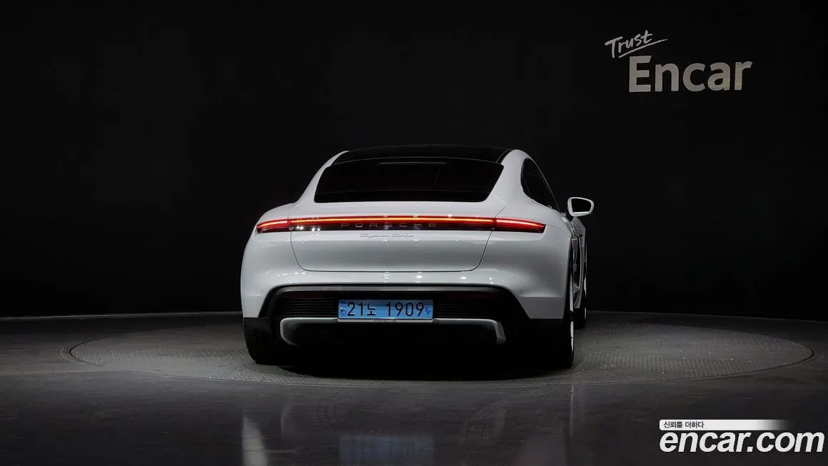 Porsche Taycan — фото 4