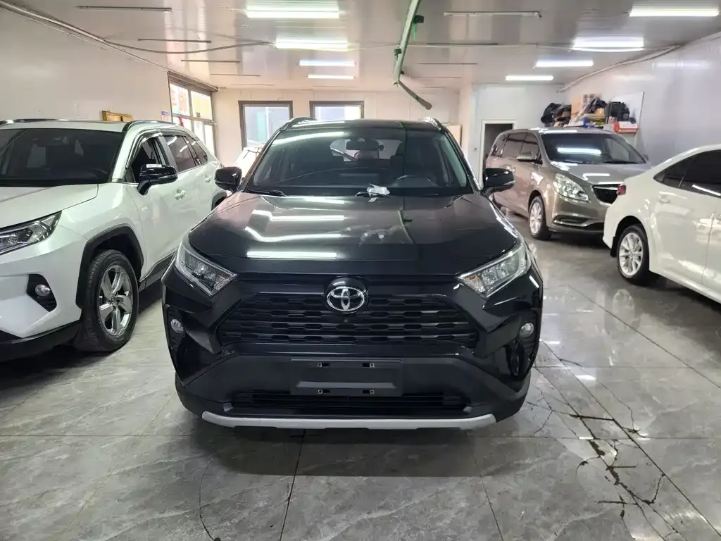 Toyota RAV4 — фото 2