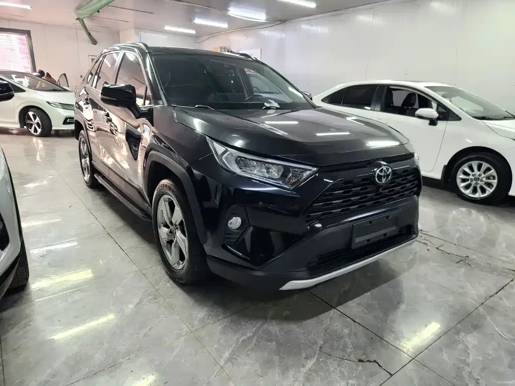 Toyota RAV4 — фото 3
