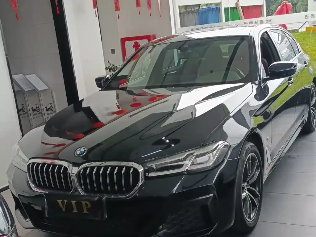BMW 5 Series — фото 1