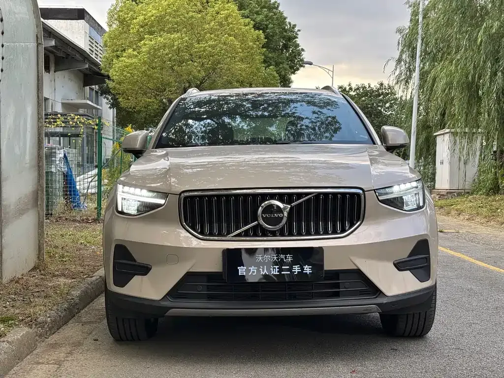 Volvo XC40 — фото 2