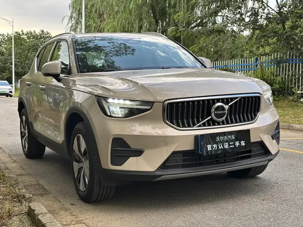 Volvo XC40 — фото 3