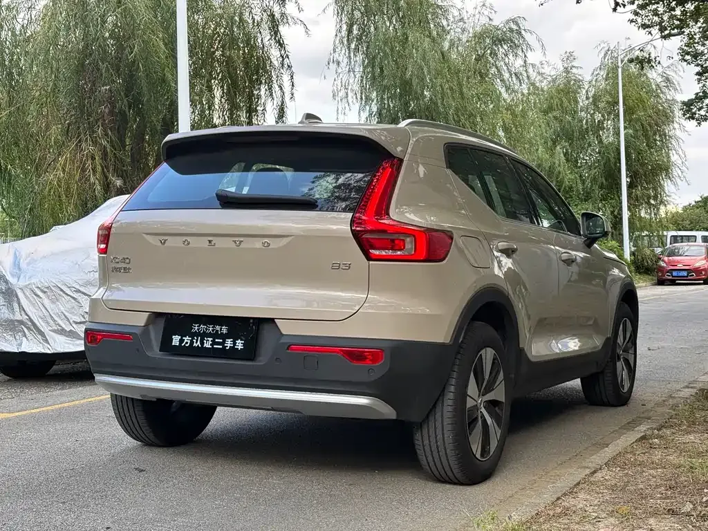 Volvo XC40 — фото 6