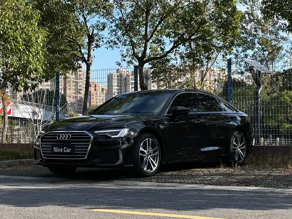Audi A6L — фото 1