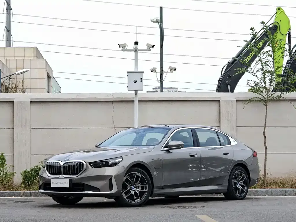BMW i5 — фото 1