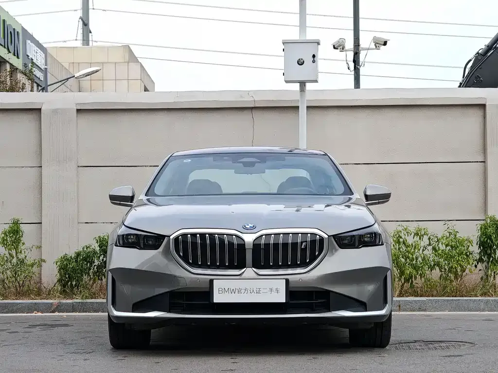 BMW i5 — фото 3