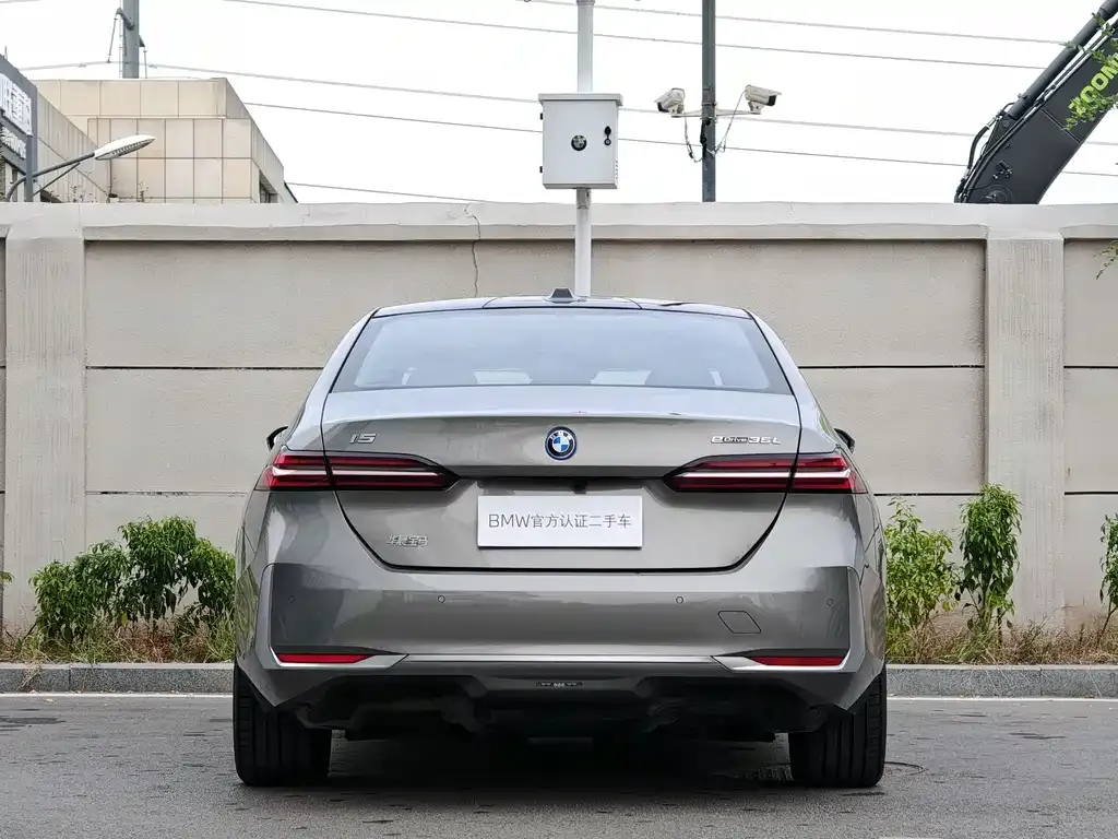 BMW i5 — фото 5