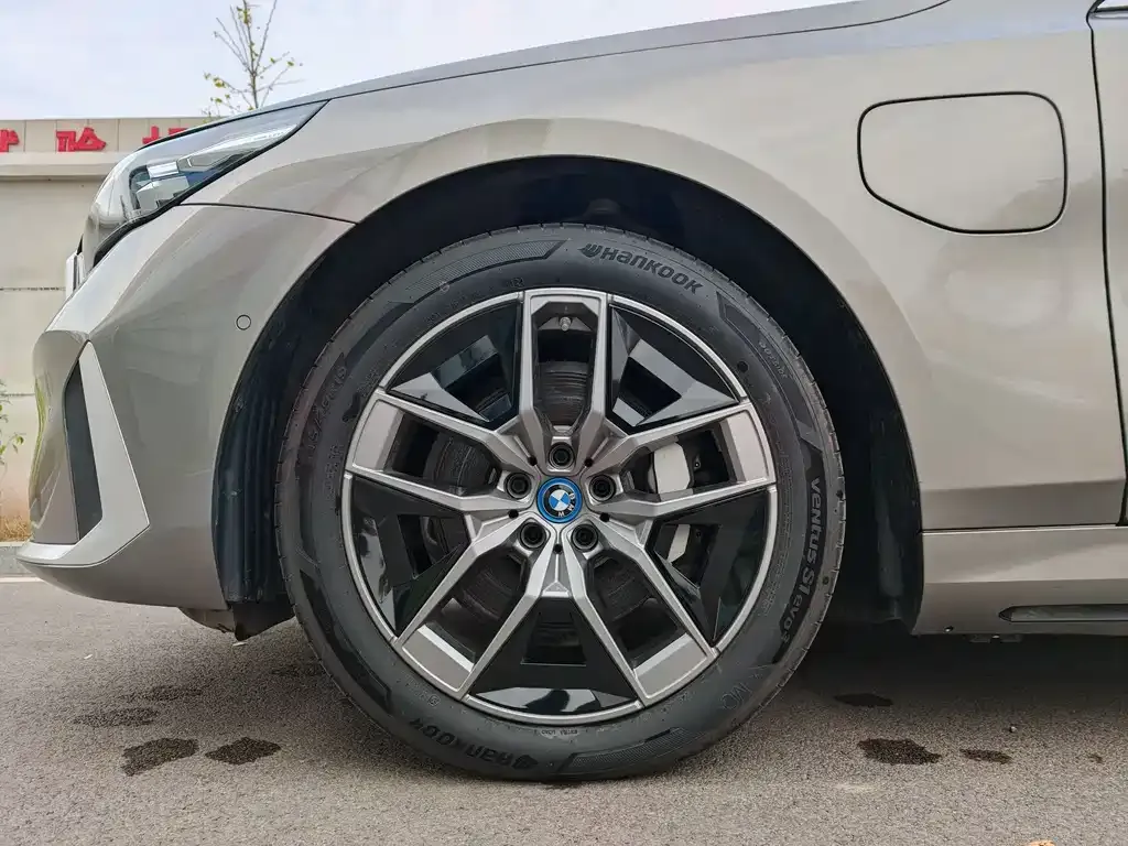 BMW i5 — фото 7
