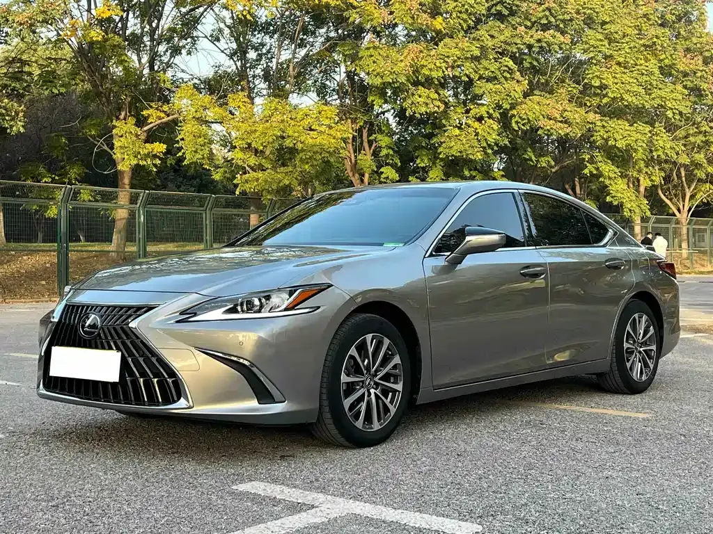 Lexus ES — фото 1