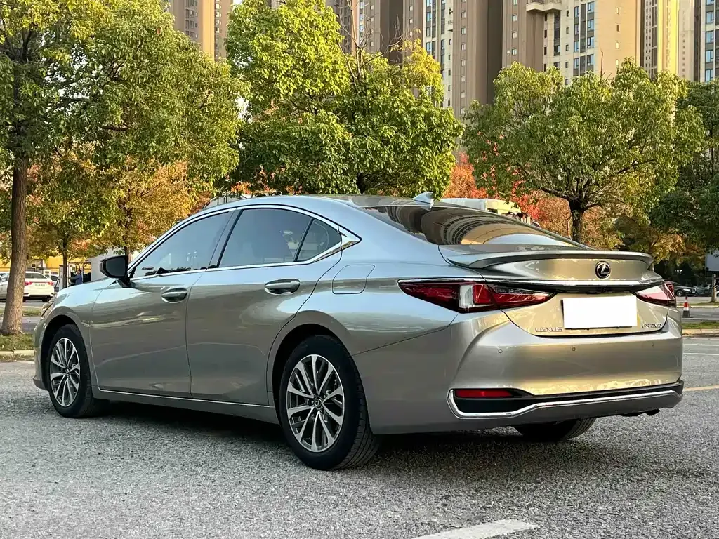 Lexus ES — фото 4
