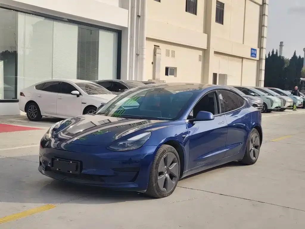 Tesla Model 3 — фото 1
