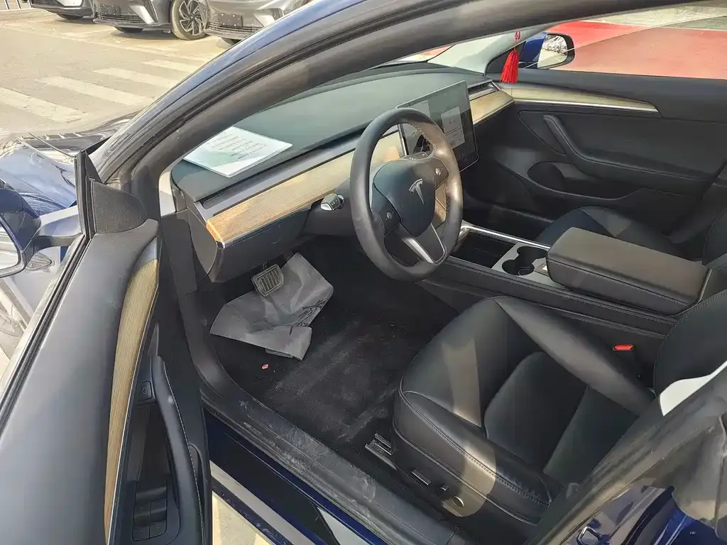Tesla Model 3 — фото 10
