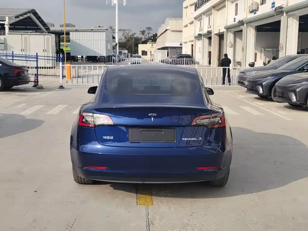 Tesla Model 3 — фото 4