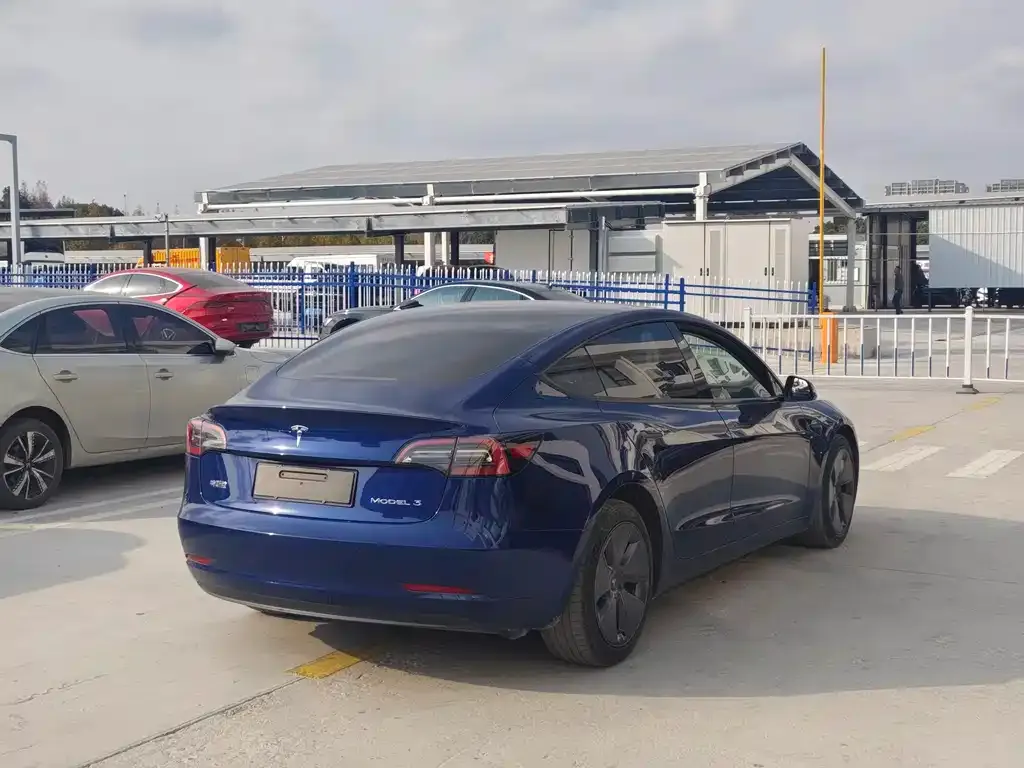 Tesla Model 3 — фото 6