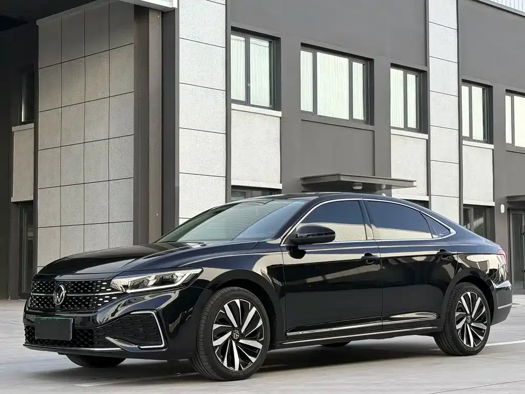 Volkswagen Passat — фото 1