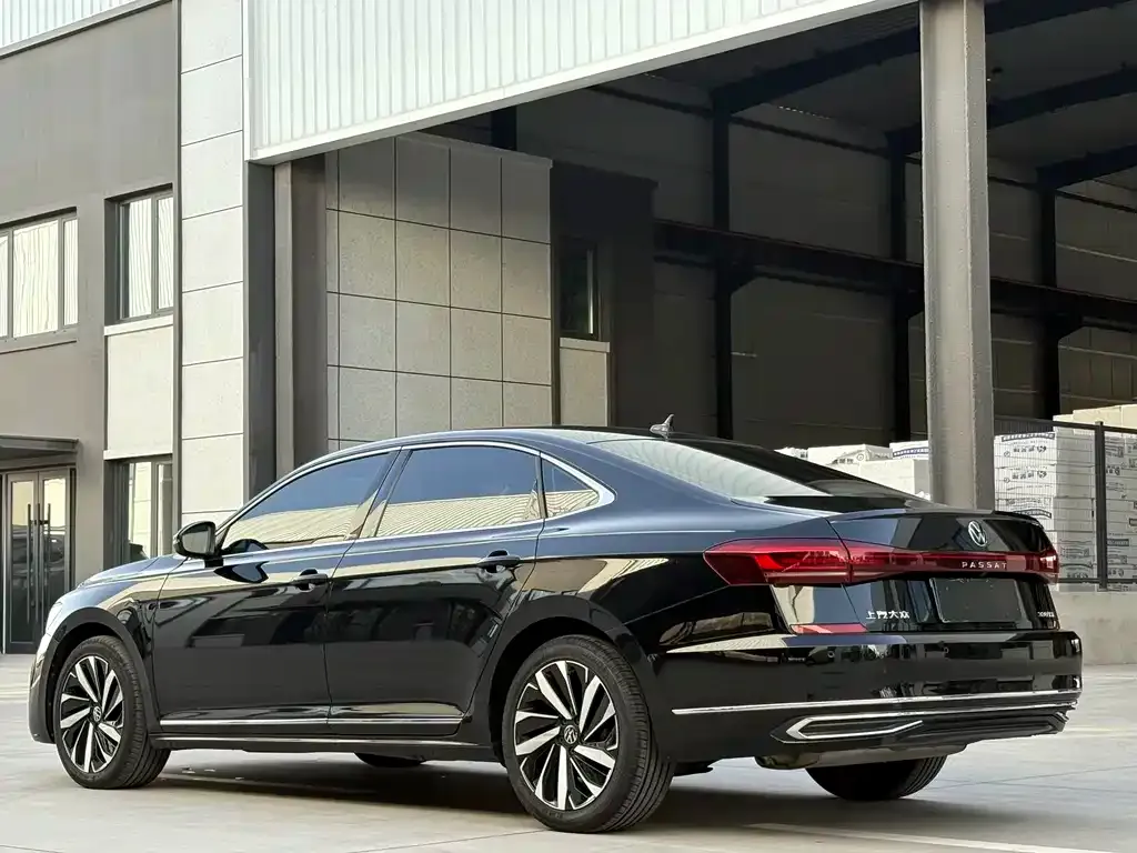 Volkswagen Passat — фото 9