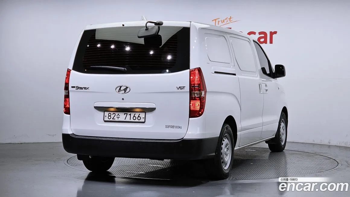 Hyundai Starex — фото 2