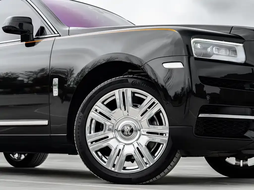 Rolls-Royce Cullinan — фото 10