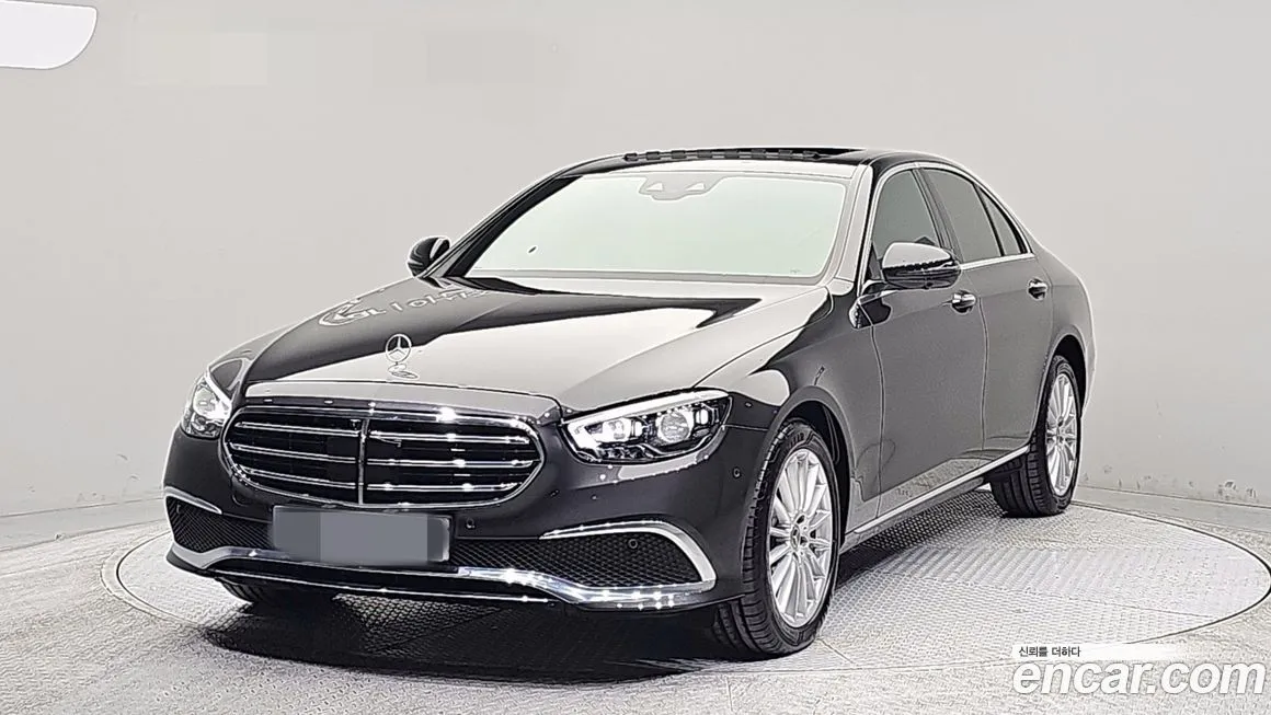 Mercedes-Benz E-Class — фото 1