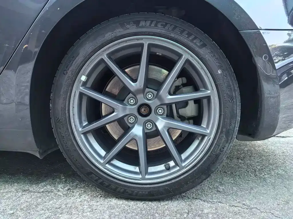 Tesla Model 3 — фото 10