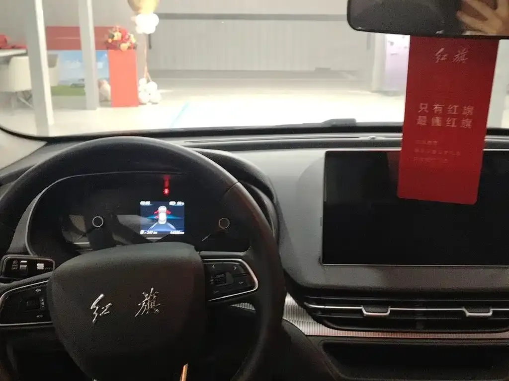 Hongqi E-QM5 — фото 10