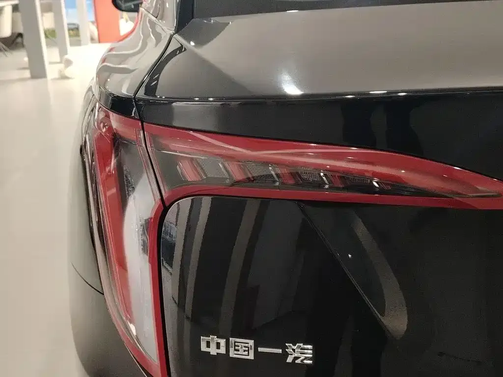 Hongqi E-QM5 — фото 6