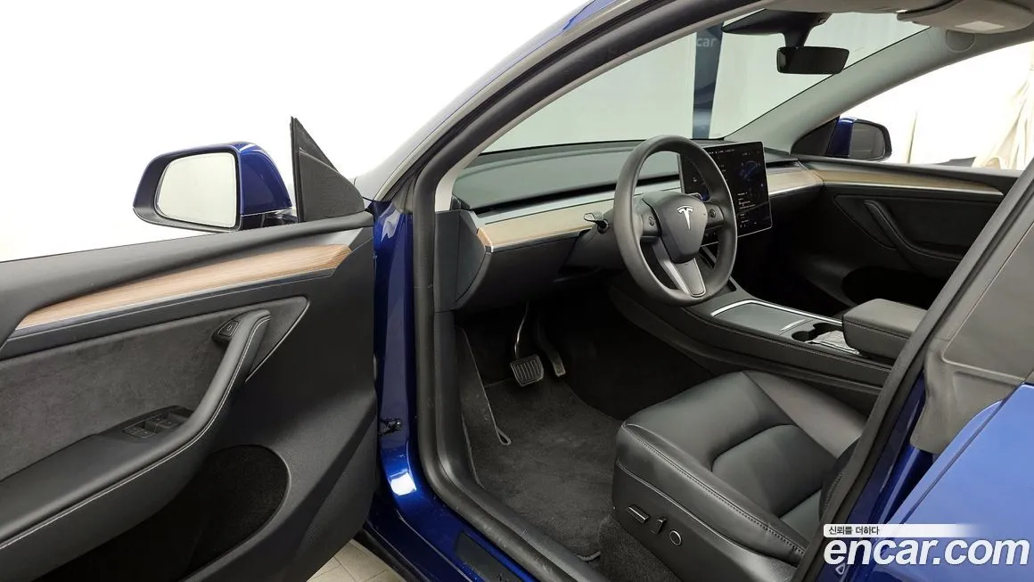 Tesla Model Y — фото 10