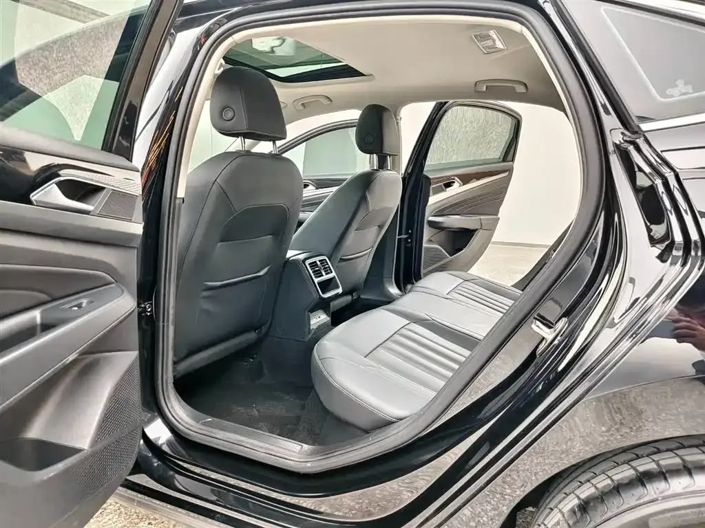 Volkswagen Passat — фото 6