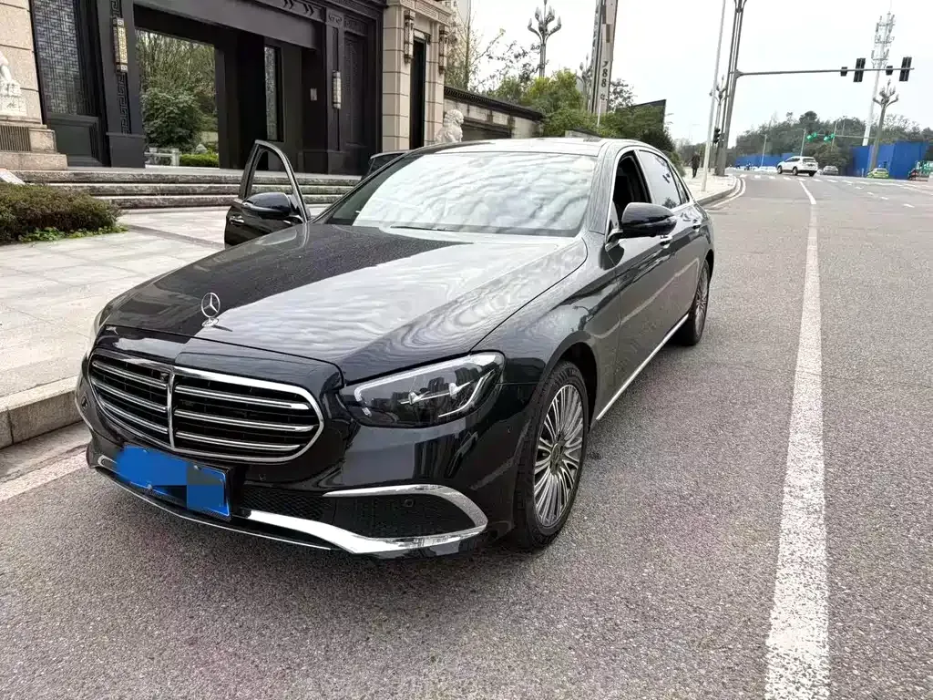 Mercedes-Benz E-Class — фото 1