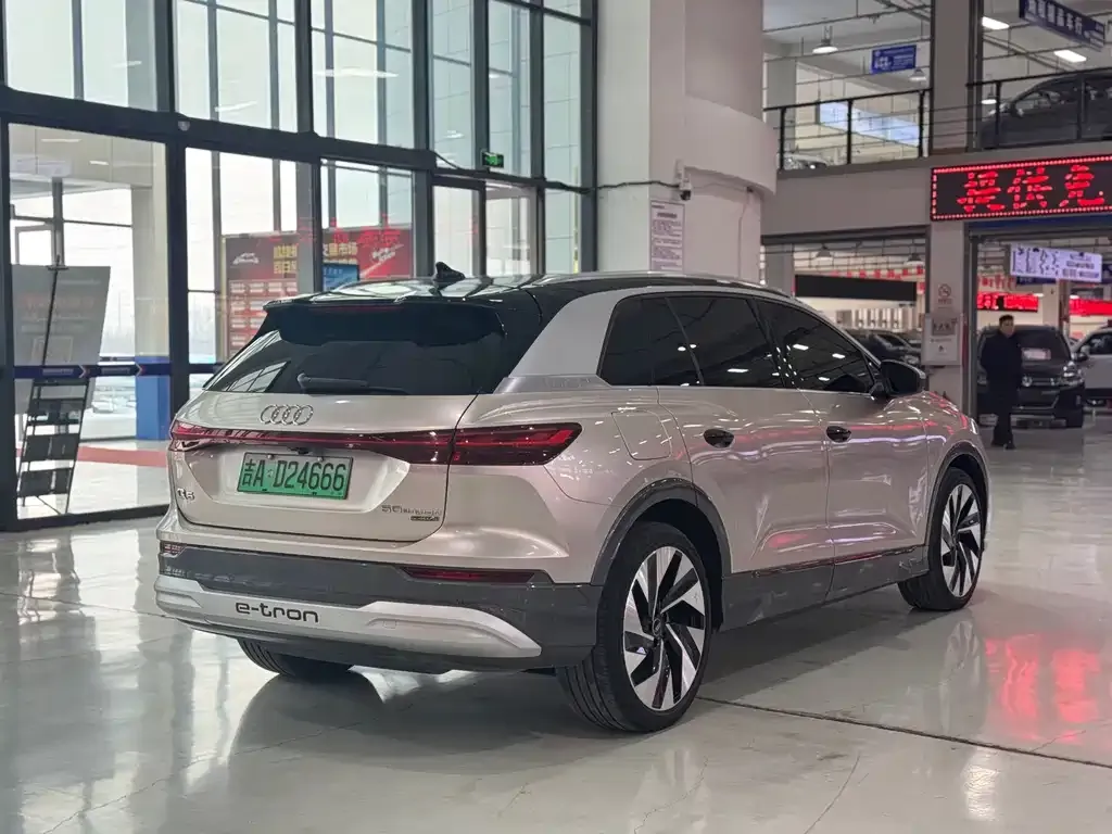 Audi Q5 e-tron — фото 4