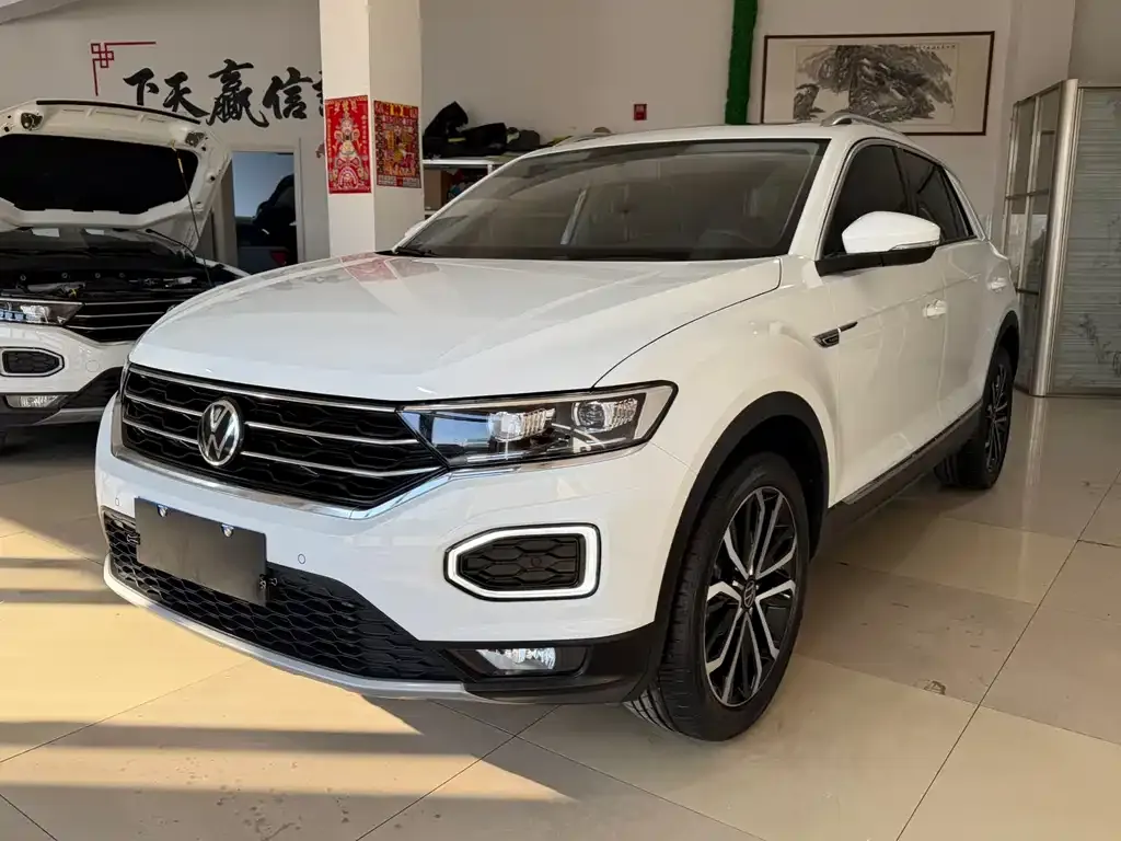 Volkswagen T-Roc — фото 1