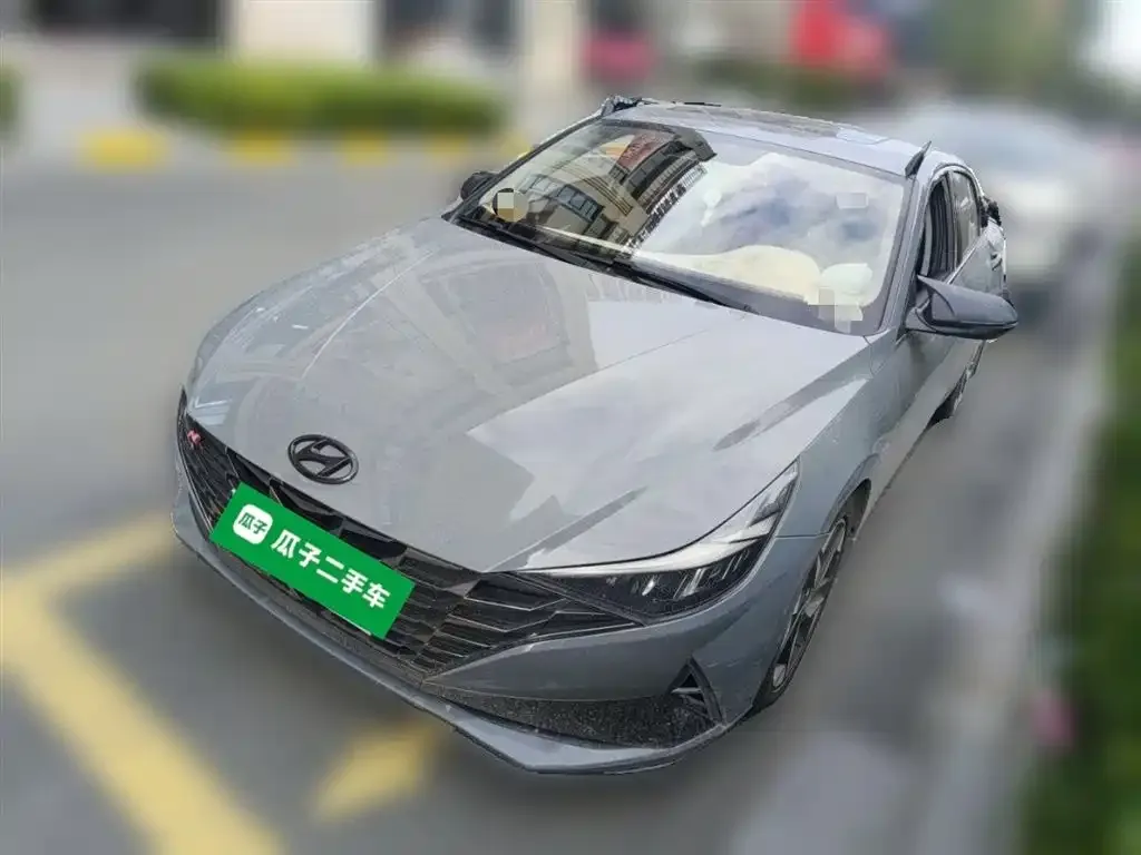 Hyundai Elantra — фото 1