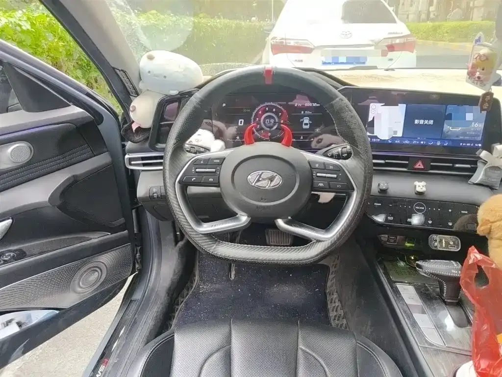 Hyundai Elantra — фото 3